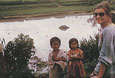 INDONESIEN-mit-Kindern-in-den-Reisfeldern